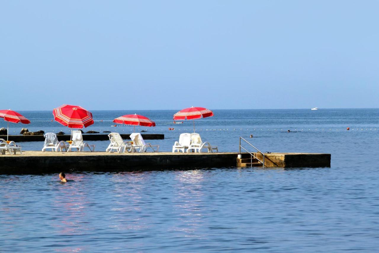 Apartments With A Parking Space Umag - 7039 Exterior foto