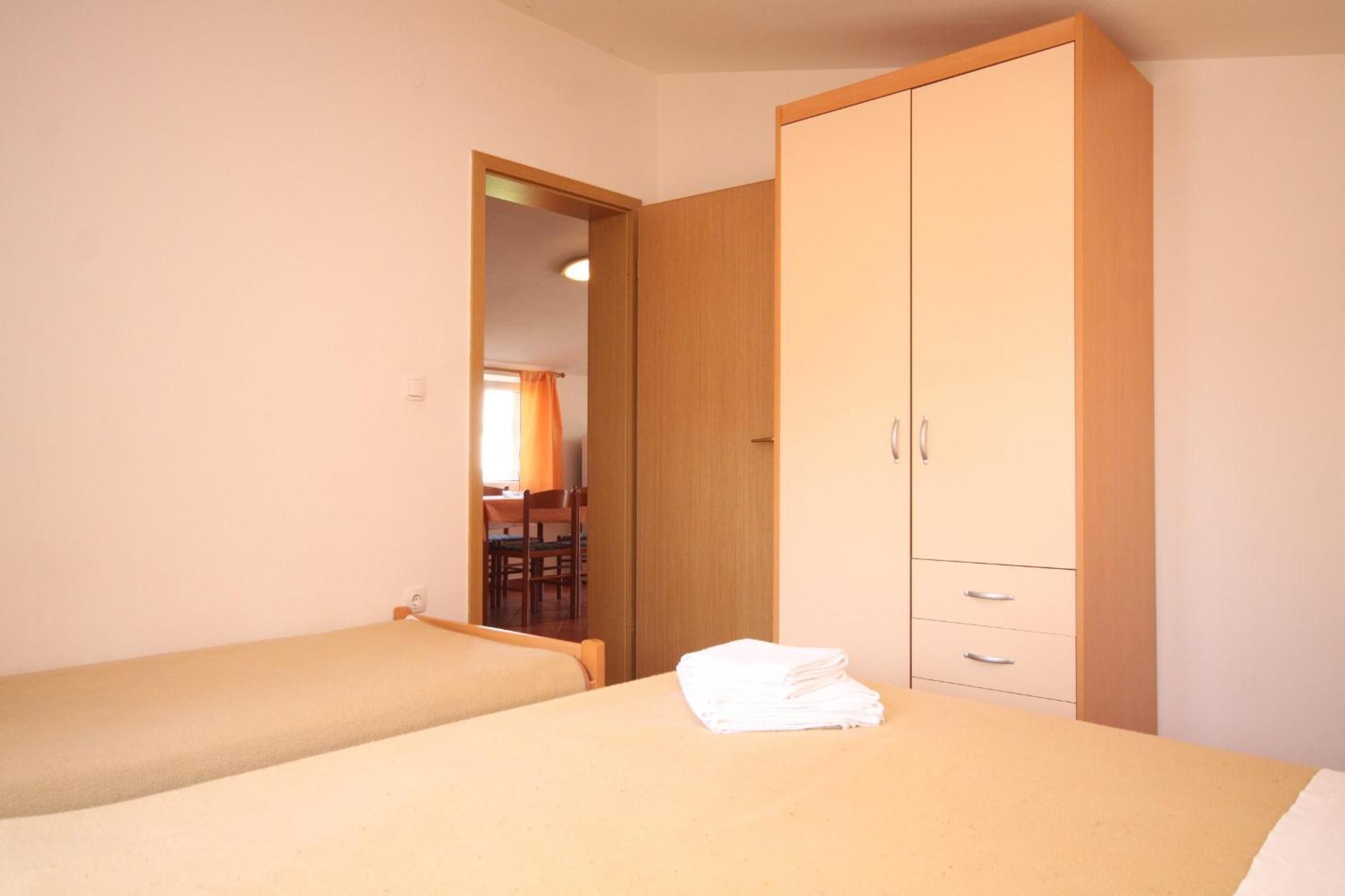Apartments With A Parking Space Umag - 7039 Habitación foto
